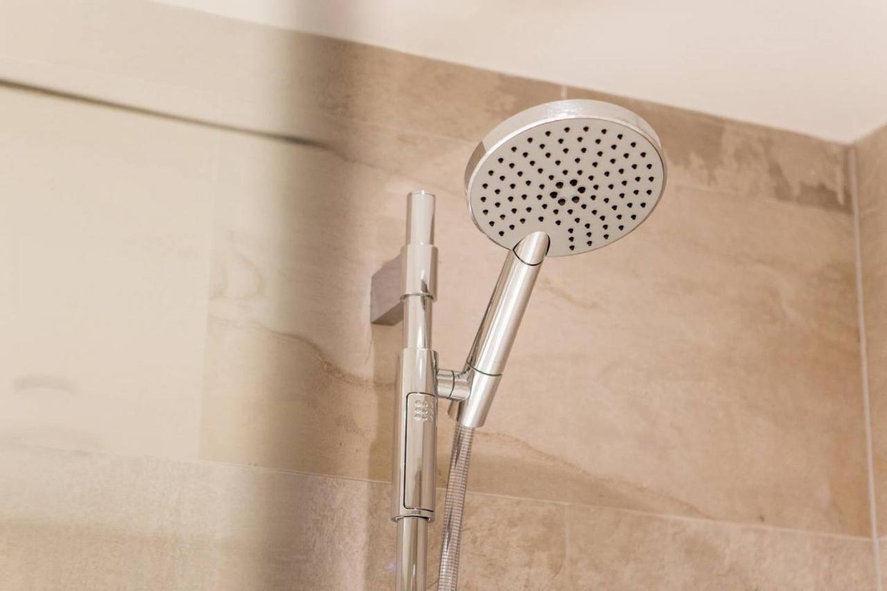 Joivy Exquisite Flat In The City Centre Edinburgh Bagian luar foto