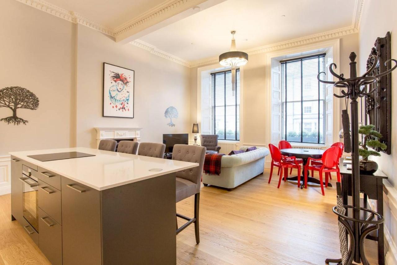 Joivy Exquisite Flat In The City Centre Edinburgh Bagian luar foto